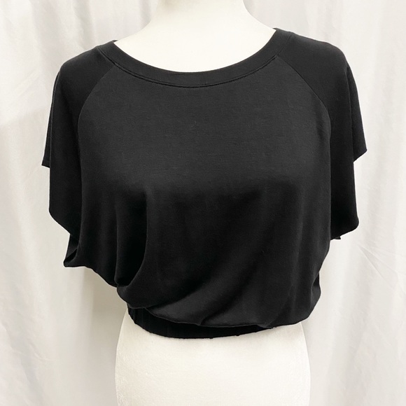 Black Short Sleeve Crop Top - Picture 2 of 10